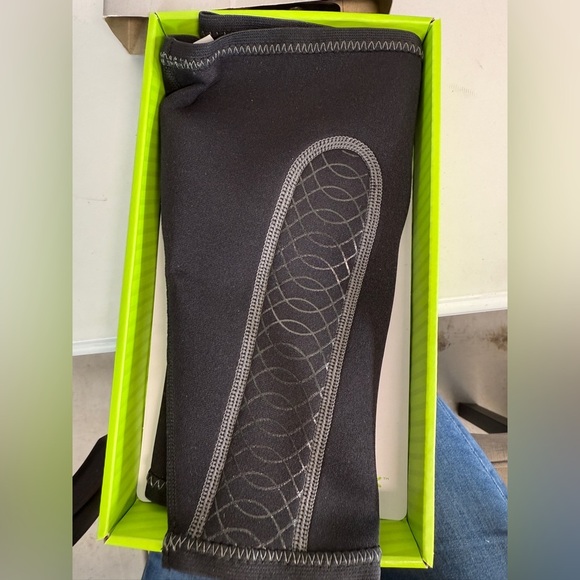 NEW P Tex Thigh Sleeve Size Xtra Large 25-28" Kenetic Panels Thermal Compression - Picture 4 of 4